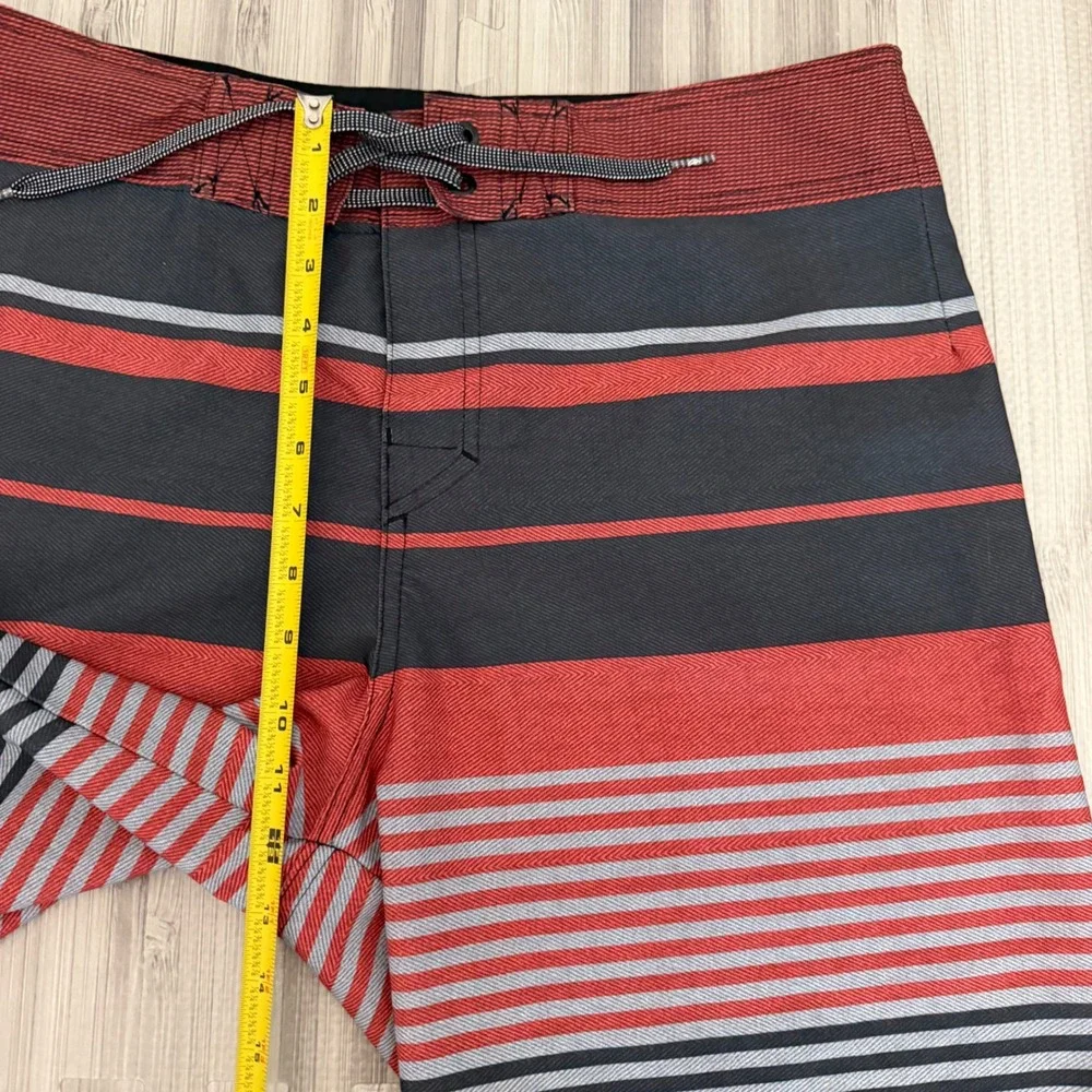 Ocean Current Board Shorts Mens 34 Red Black Striped Stretch Cargo Pocket Surf